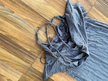 Šedé maxišaty s volánem, vel m i méně, m