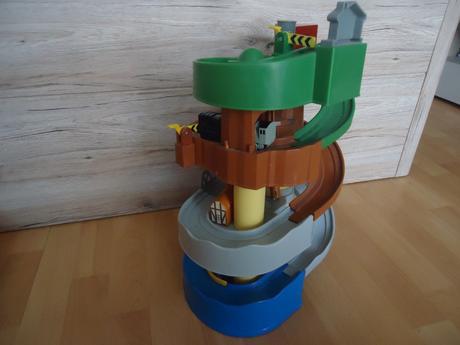 Dráha mašinek + 4 mašinky,