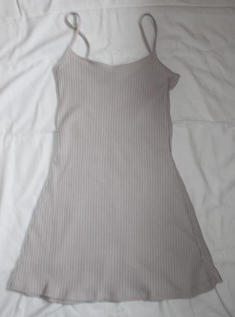 Po22.jednoduché, pružné smetan. minišaty 16-19 let, h&m,xs