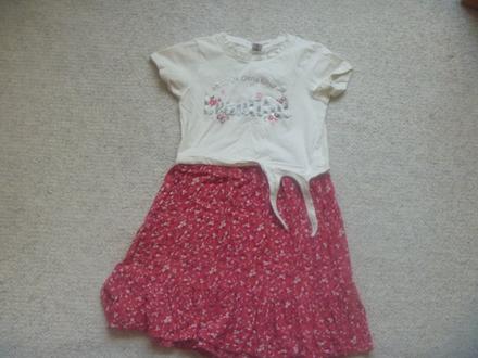 Béžovočervené šaty s krátkým rukávem vel. 134, takko,134