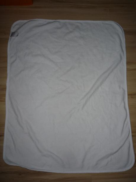 Bílá lehká jemná deka,