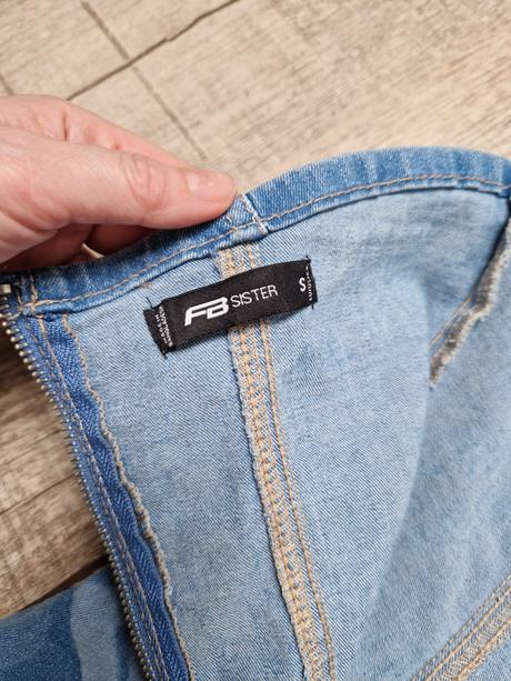 Riflove dámská či dívčí šaty, s