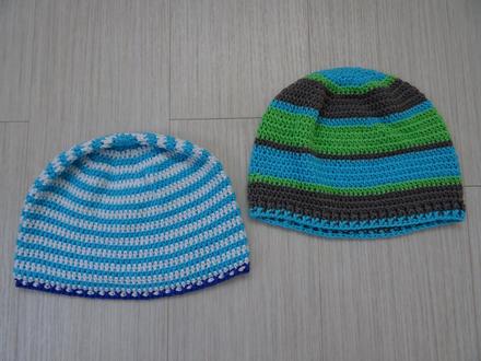 2x chlapecká háčkovaná čepice, 110