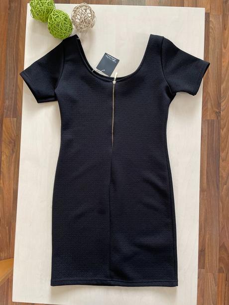 Nové černé šaty s kulatým výstřihem, vel s, piaza, piazza italia,s