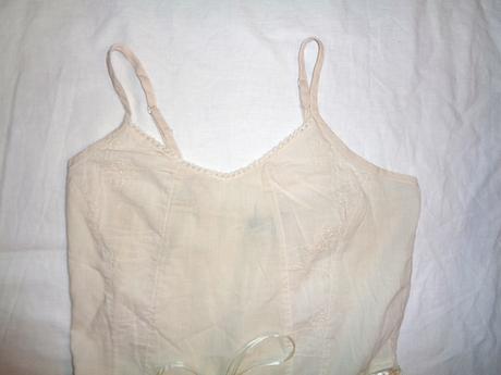 Nádherný kávový top - vyšívaný, 158