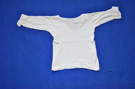 Kojenecká košilka, 56