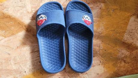 2 x tepláky, 2 x pláťáky a pantofle, 104–116