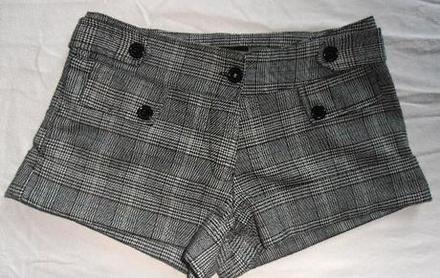 391.kárované šortky s knoflíky, 152