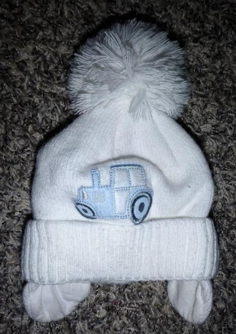 Teplý kulíček s klapkama na uši, 68