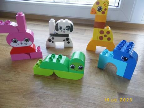 Lego duplo + podložka + kostky navíc,