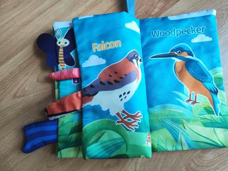 Šustící látková knížka - létající svět, 