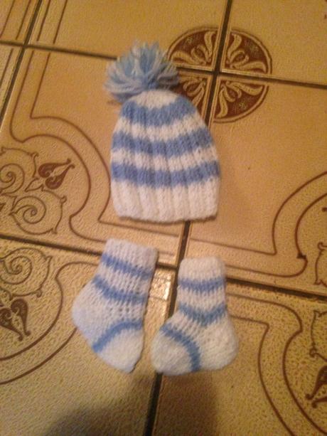 Klučičí souprava do porodnice, čepice + ponožky, <50