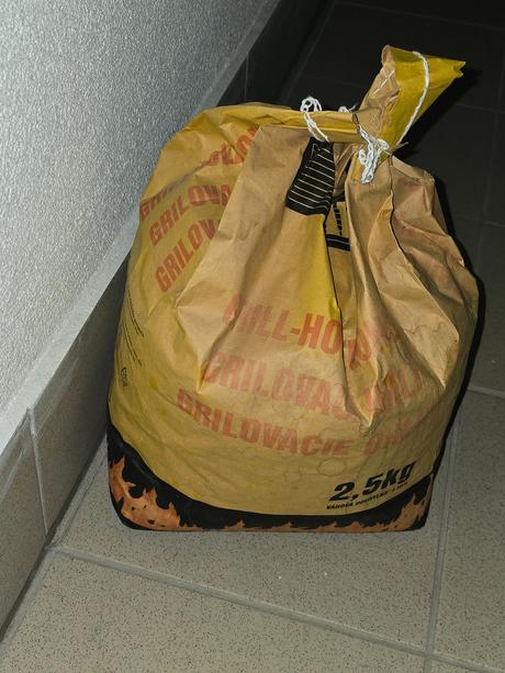 Přenosný gril s bohatým příslušenstvím, 