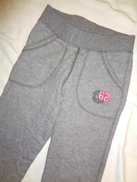 Pěkné šedé melírované tepláky, 128