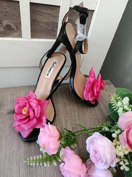 Sandálky s květinou, 36