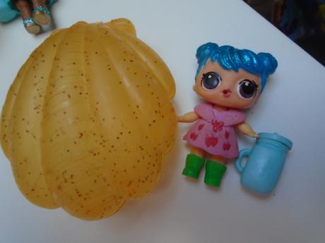 Panenka l.o.l. mušle,