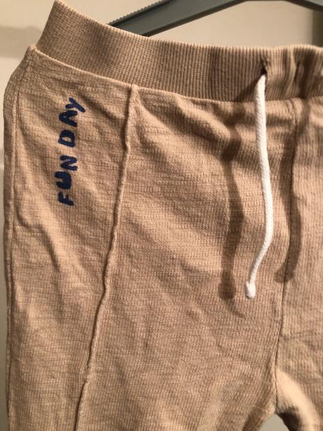 Světlé pyžamové kalhoty, 92