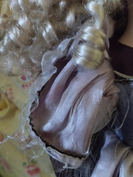 Porcelánová panenka na opravu, 