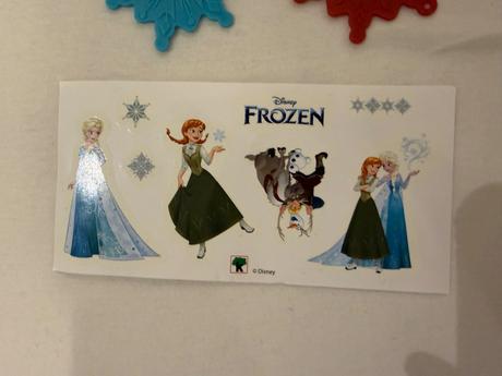 Tričko s motivem anny a elsy (velikost 122) + krab, disney,122