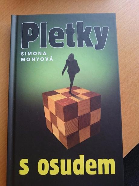 Pletky s osudem simona monyová, 
