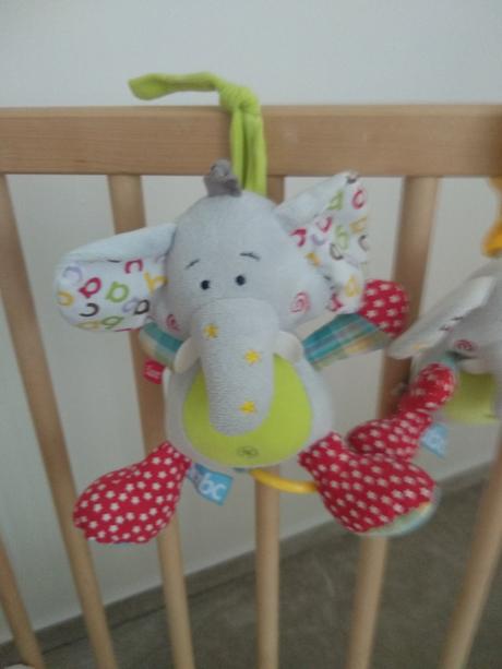 Hračky na postýlku,