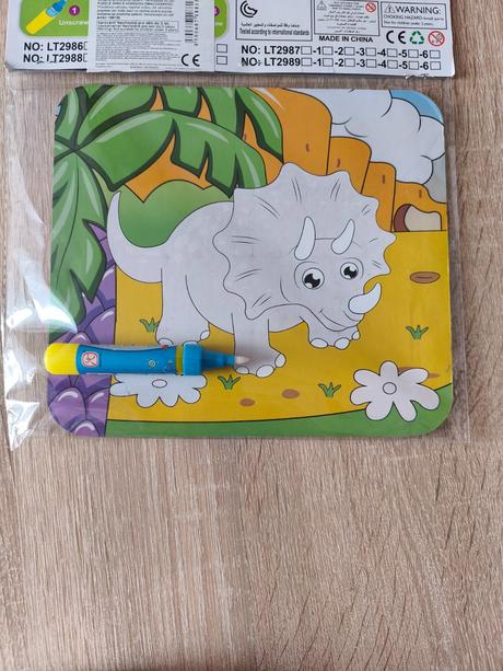 Puzzle dino s vodovou omalovánkou, 