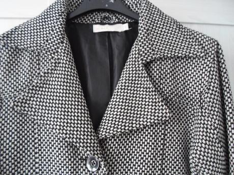 Černý bílý kabát kabátek, s