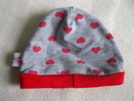 Čepička se srdíčky, 50