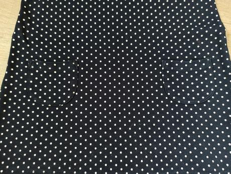 Puntíkaté šaty, 98