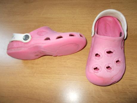 Gumové boty typu crocs, 26
