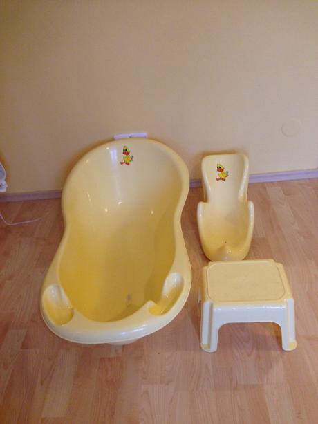 Vanička s lehátkem a stupínek k umyvadlu, 