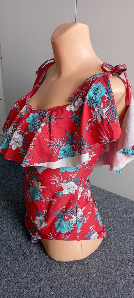 Jednodílné plavky s volánkem vel."m", m