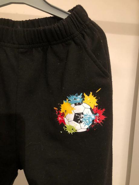 Černé tepláky s kopačákem, 110