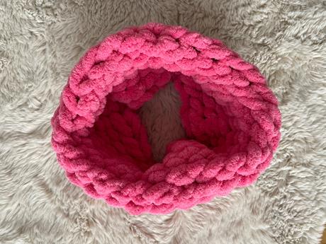 Růžový nákrčník, 