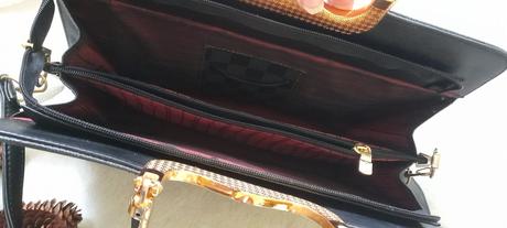 Elegantní kabelka se zlatými doplňky, 