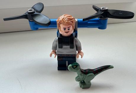 Lego jurassic world 122328 owen with jetpack, 