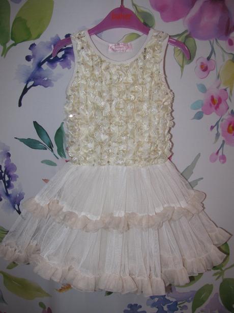 Smetanově bílé pružné šaty s tutu sukní, 98