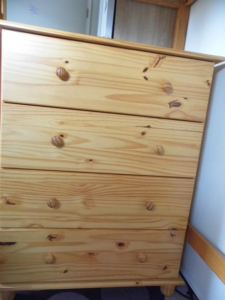 Dřevěná komodat, 