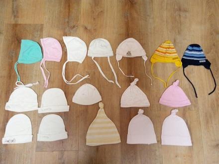 17x čepička, vel 56- 62, 62