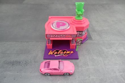 Autíčko a salón krásy, 