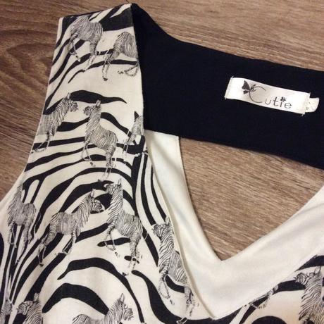 Pouzdrové šaty se zebrami, s