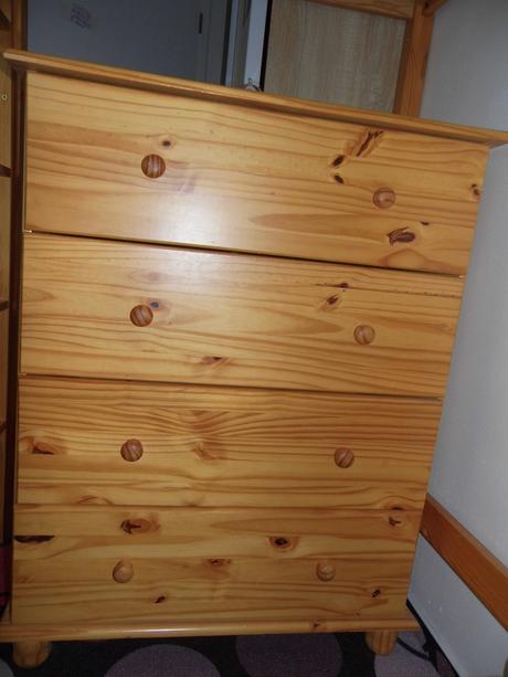 Dřevěná komodat, 