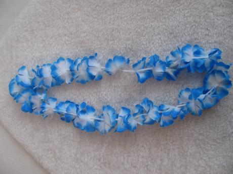 Karneval-modrobílý havajský věnec pro tanečnici,