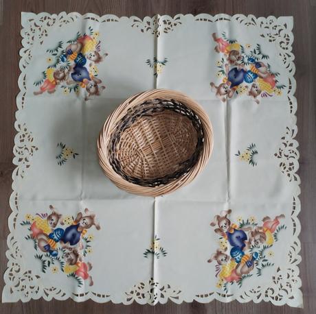 Nový velikonoční ubrus 85x85 cm s košíkem, 