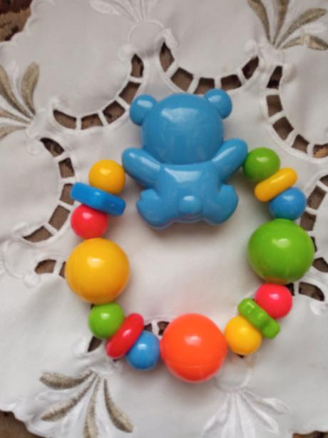 Dětské chrastítko medvídek s korálky, 