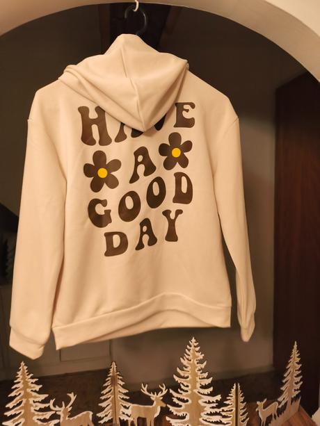 Světle žlutá mikina s nápisem na zádech, 152