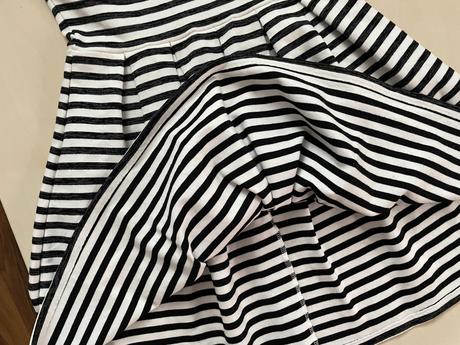 Pruhované šaty s průstřihem zad, vel xs, fb sister, xs