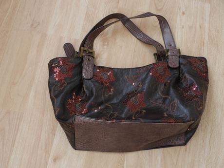 Hneda taska, 