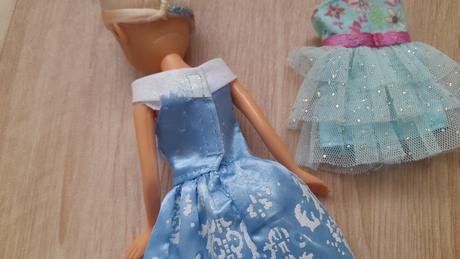 02 - panenka "barbie" + náhradní šaty, 