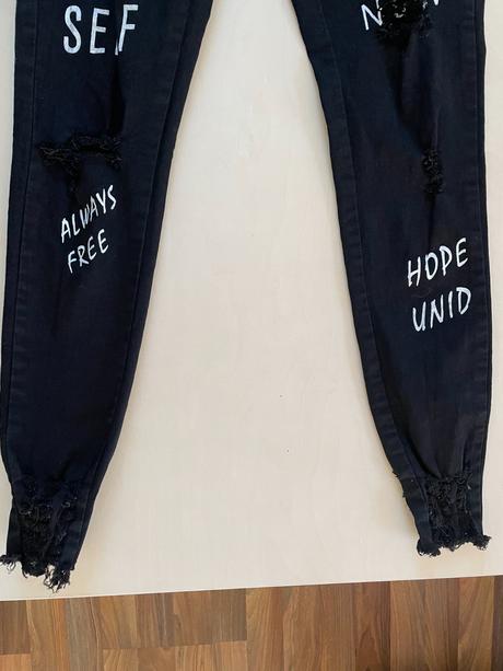 Drbané džíny s nápisy, vel m, spíše s a menší nebo, s